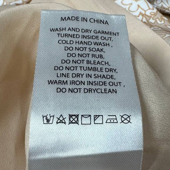 Boskemper Floral Mini Dress Beige White Size L EUC Pleated Tiered Ruffle Ruched - Picture 5 of 8